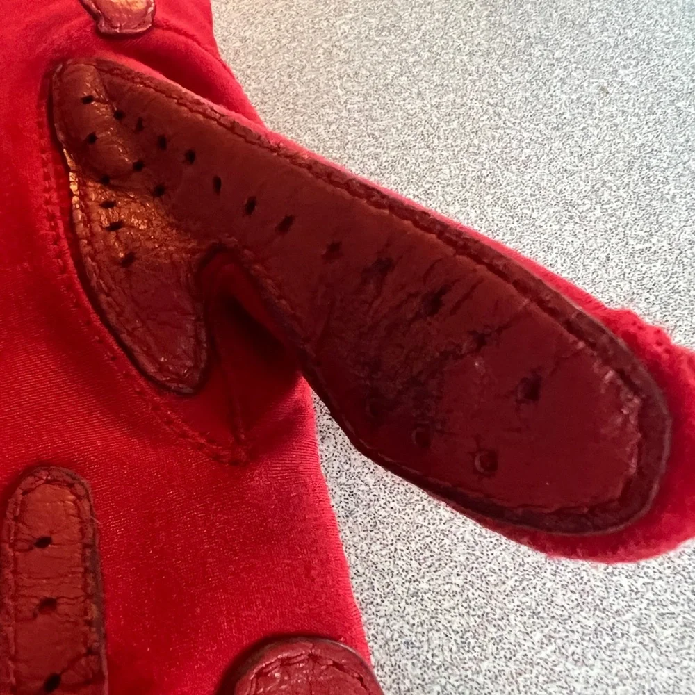 Isotoner red ladies’ gloves. - Picture 6 of 11